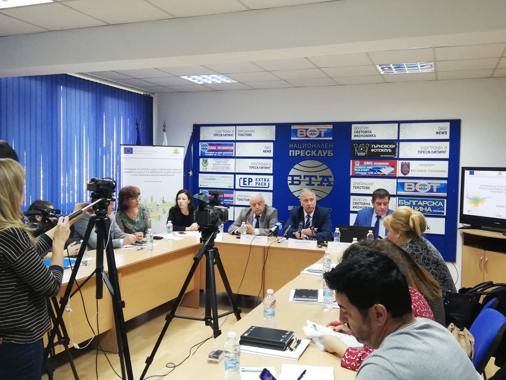 Езикова бариера, липса на информация и проблеми с адаптацията пречат на българи и румънци да работят при чуждестранен работодател